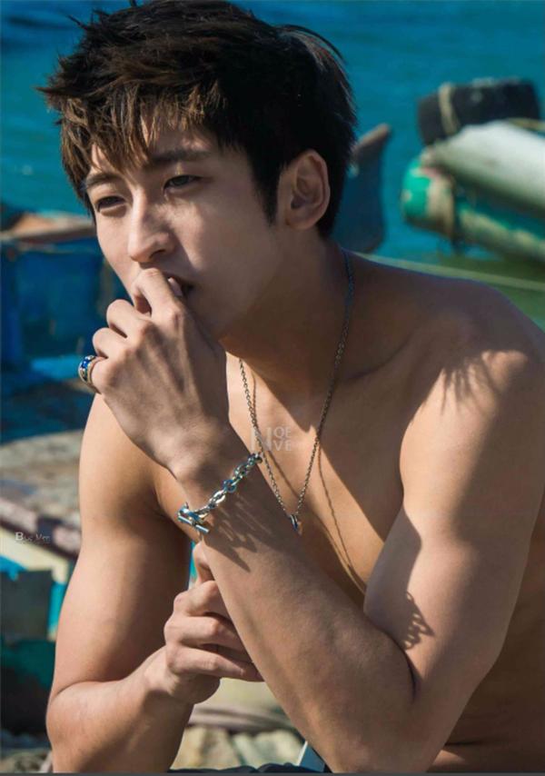 Whoseman-4-明星教練男丁格爾-芬達-全裸非全見寫真書